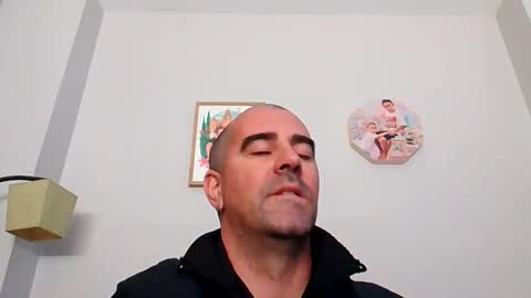 Snapshot of normalito42 chatting on 25, 11, 2025 NORMALITO online show from 25, 11, 2025