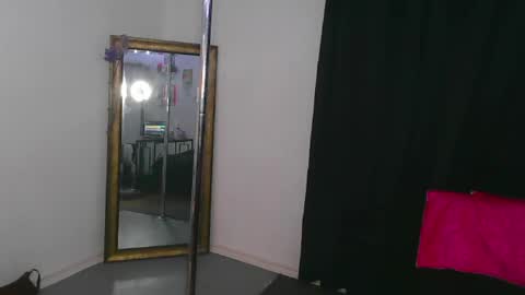 Snapshot of nouveauho3 chatting on 25, 5, 2026 Nouveauho3 online show from 25, 5, 2026