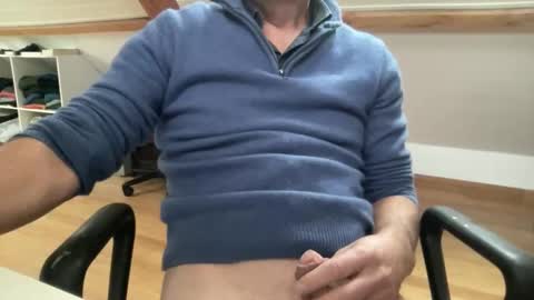 Snapshot of noux69 chatting on 15, 10, 2025 noux69 online show from 15, 10, 2025