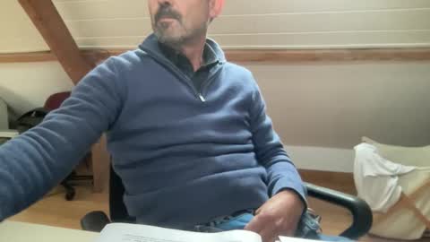 Snapshot of noux69 chatting on 17, 10, 2025 noux69 online show from 17, 10, 2025