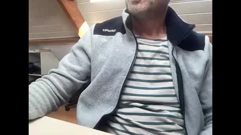 Snapshot of noux69 chatting on 9, 11, 2025 noux69 online show from 9, 11, 2025