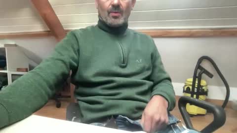 Snapshot of noux69 chatting on 17, 11, 2025 noux69 online show from 17, 11, 2025