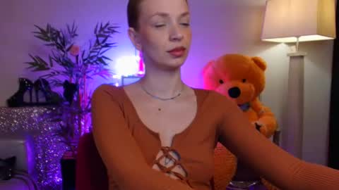 Snapshot of novahollis chatting on 6, 4, 2026 NovaX online show from 6, 4, 2026