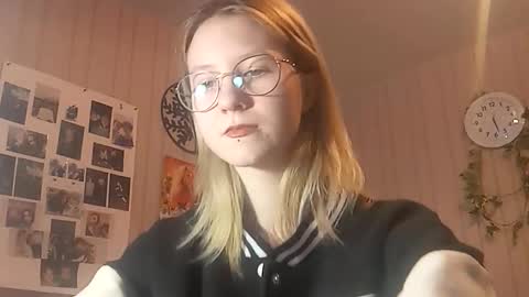 Sari  It is my first day  online show from 9, 2, 2026