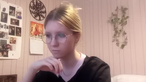 Sari  It is my first day  online show from 21, 2, 2026