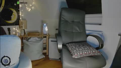 Nyl0nnickb0y online show from 2, 12, 2025