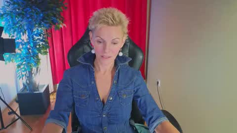 nymphvariety online show from 3, 10, 2025