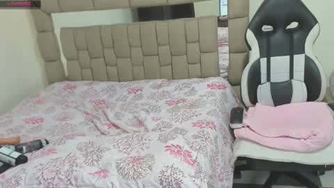 Snapshot of nyomi_browm chatting on 19, 2, 2025 nyomi browm online show from 19, 2, 2025