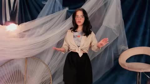 Mia online show from 7, 1, 2026