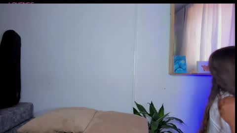 Laura nyu online show from 27, 5, 2026