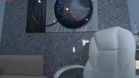 independent model online show from 13, 3, 2026