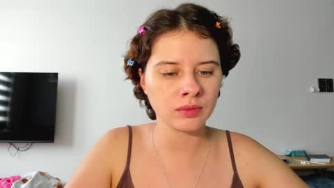 Evie online show from 11, 4, 2026