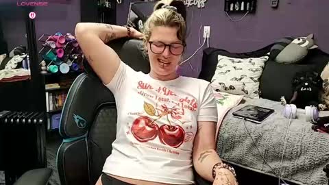 Snapshot of oddywithabody chatting on 22, 4, 2026 Oddy With A Body online show from 22, 4, 2026