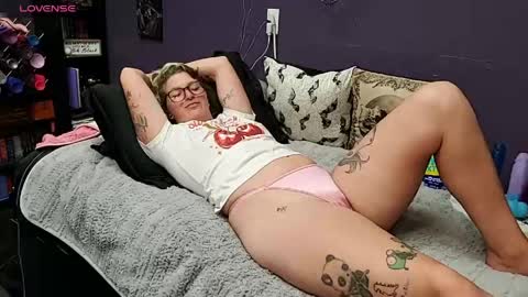 Snapshot of oddywithabody chatting on 4, 6, 2026 Oddy With A Body online show from 4, 6, 2026