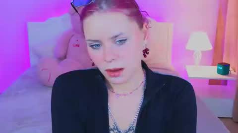 Snapshot of ofelia_rose chatting on 10, 10, 2025 Ofelia 3 online show from 10, 10, 2025