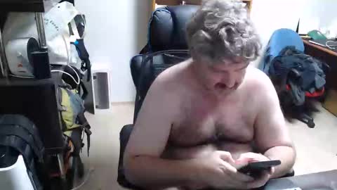 Woman message me men do not make demands and dont ask for pm only ladies. online show from 14, 12, 2024