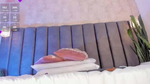 Holly online show from 4, 3, 2025