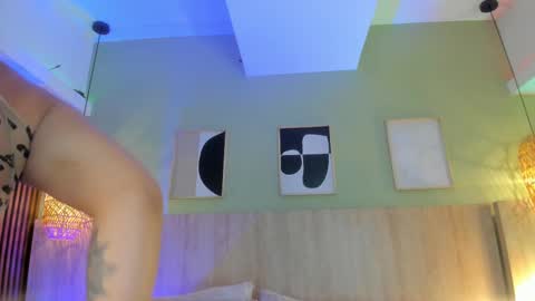 Holly online show from 6, 10, 2025