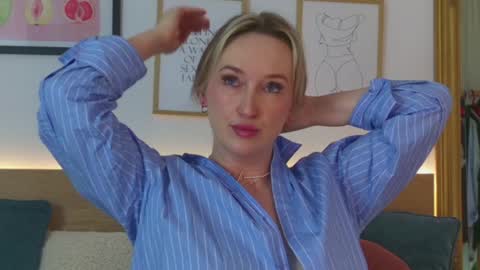 Snapshot of oh_kitty chatting on 5, 2, 2025 Kourtney online show from 5, 2, 2025