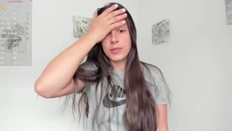 ohanna_ online show from 4, 2, 2025