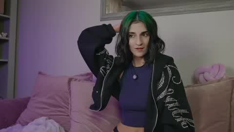 Snapshot of ohh0ney chatting on 7, 4, 2026 Lera and Vik online show from 7, 4, 2026