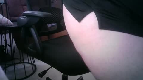 Snapshot of okiehard1 chatting on 11, 10, 2025 okiehard1 online show from 11, 10, 2025