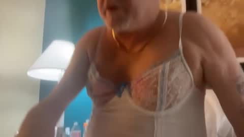 olderyeterotic online show from 30, 3, 2026