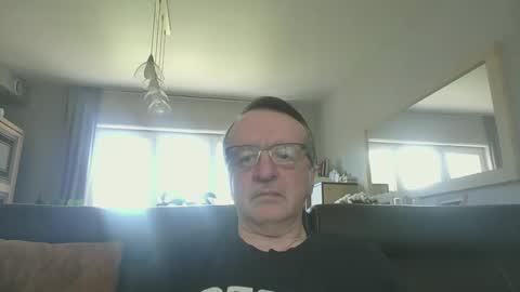 Snapshot of oldtimer160162493 chatting on 30, 4, 2026 oldtimer160162493 online show from 30, 4, 2026