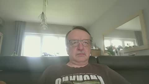 Snapshot of oldtimer160162493 chatting on 12, 5, 2026 oldtimer160162493 online show from 12, 5, 2026
