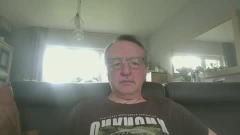 Snapshot of oldtimer160162493 chatting on 15, 5, 2026 oldtimer160162493 online show from 15, 5, 2026