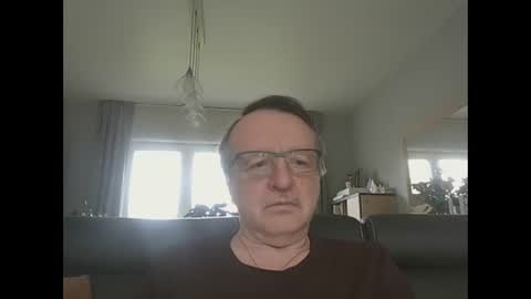Snapshot of oldtimer160162493 chatting on 17, 5, 2026 oldtimer160162493 online show from 17, 5, 2026