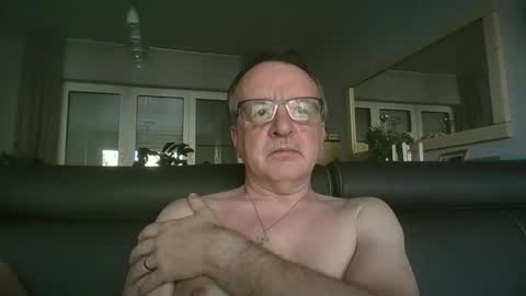 Snapshot of oldtimer160162493 chatting on 22, 5, 2026 oldtimer160162493 online show from 22, 5, 2026