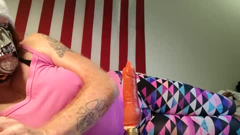 Snapshot of olewrench945706 chatting on 4, 10, 2025 Laura online show from 4, 10, 2025