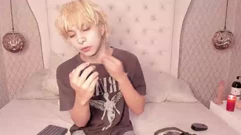 Snapshot of oliiverr22 chatting on 19, 10, 2025 oliiverr22 online show from 19, 10, 2025