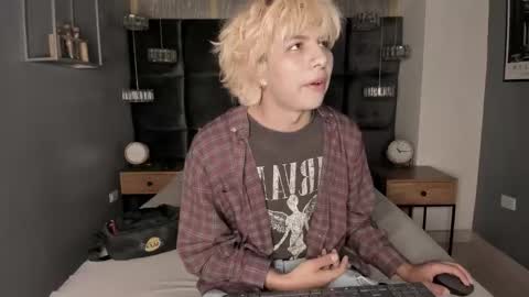 Snapshot of oliiverr22 chatting on 11, 11, 2025 oliiverr22 online show from 11, 11, 2025