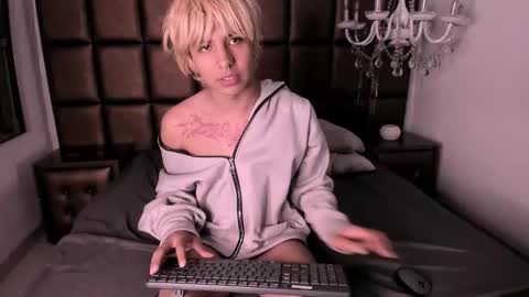 Snapshot of oliiverr22 chatting on 15, 11, 2025 oliiverr22 online show from 15, 11, 2025