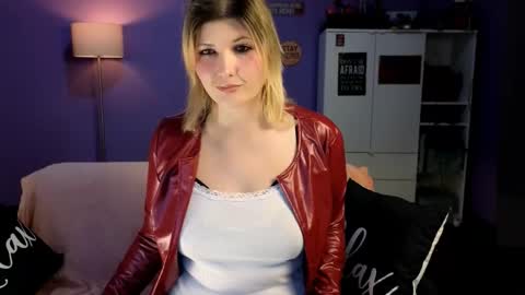 Snapshot of olisunny5 chatting on 19, 3, 2026 OliSunny Olivia online show from 19, 3, 2026