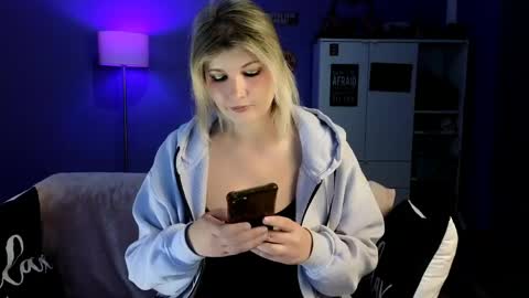 Snapshot of olisunny5 chatting on 22, 4, 2026 OliSunny Olivia online show from 22, 4, 2026