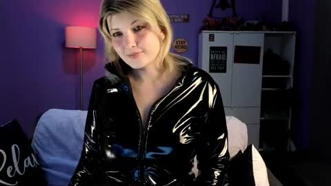 Snapshot of olisunny5 chatting on 1, 5, 2026 OliSunny Olivia online show from 1, 5, 2026
