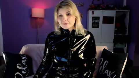 Snapshot of olisunny5 chatting on 7, 5, 2026 OliSunny Olivia online show from 7, 5, 2026