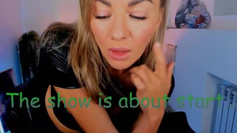 Snapshot of oliva_candy chatting on 14, 12, 2024 oliva_candy online show from 14, 12, 2024