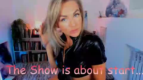 Snapshot of oliva_candy chatting on 16, 12, 2024 oliva_candy online show from 16, 12, 2024