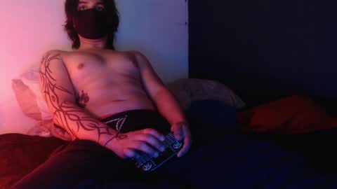 Snapshot of oliver_laid_2023 chatting on 5, 1, 2025 oliver_laid_2023 online show from 5, 1, 2025