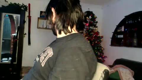 Snapshot of oliver_laid_2023 chatting on 15, 12, 2025 oliver_laid_2023 online show from 15, 12, 2025