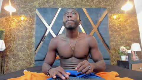 OLIVER LAURENT online show from 15, 3, 2026