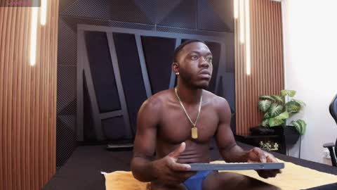 OLIVER LAURENT online show from 9, 4, 2026