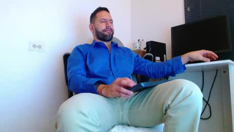 Snapshot of oliverdrew1 chatting on 4, 5, 2026 oliver online show from 4, 5, 2026