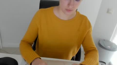 Snapshot of olivia__dream chatting on 4, 6, 2026 olivia__dream online show from 4, 6, 2026