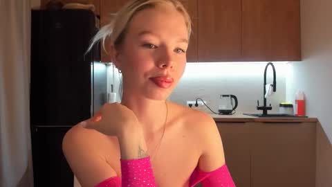 Snapshot of olivia_bells chatting on 12, 1, 2025 Olivia 3 online show from 12, 1, 2025