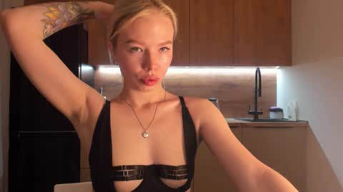 Snapshot of olivia_bells chatting on 12, 3, 2025 Olivia 3 online show from 12, 3, 2025